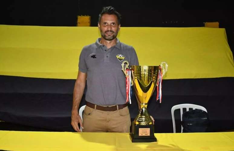 Luis Vidal, de 52 anos, pode refor&ccedil;ar o Recoleta nas oitavas de final da Sul-Americana &ndash;
