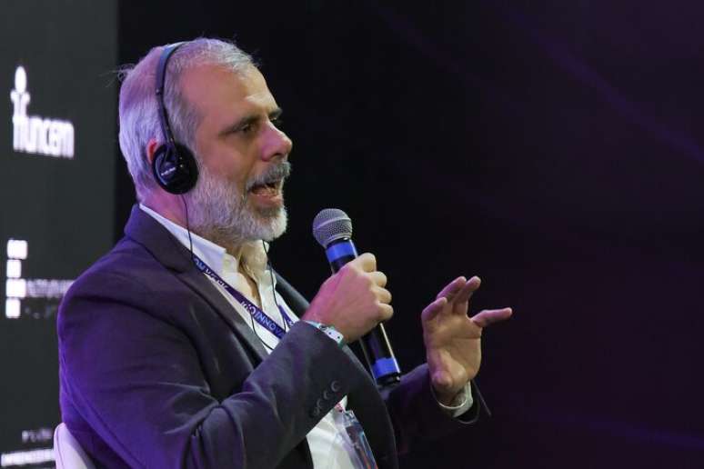 Erick Bretas, CEO do Estad&atilde;o, foi o mediador do painel 'Against the Playbook - empresas que crescem com seu modelo pr&oacute;prio de neg&oacute;cios'