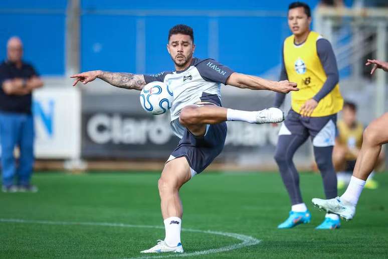 Jo&atilde;o Pedro tem contrato at&eacute; o fim de 2027 &ndash;