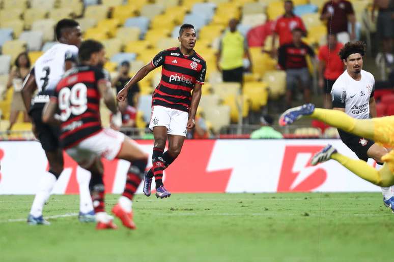 &Uacute;nico gol de Alex Sandro pelo Flamengo foi em outubro de 2024 &ndash;