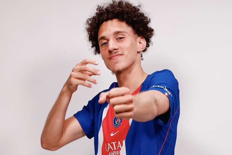 Maghnes Akliouche assinou contrato com o PSG at&eacute; 2031 &ndash;