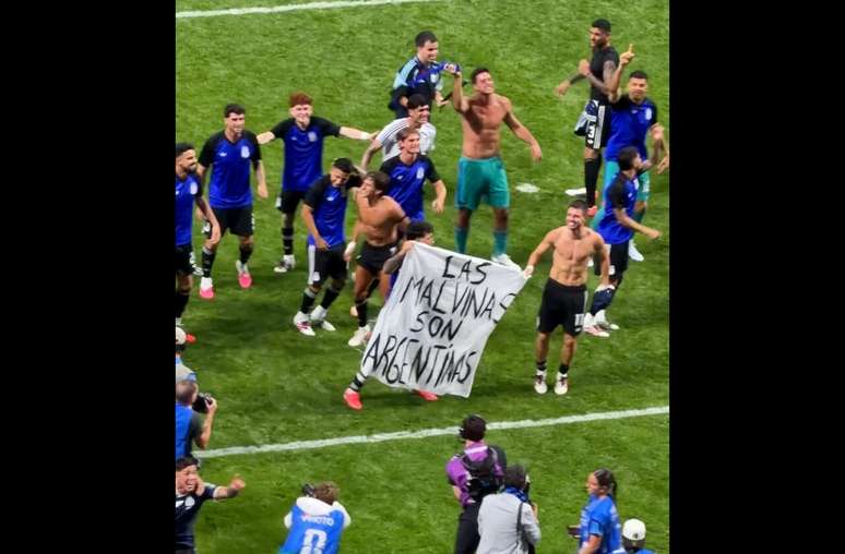 Jogadores da Argentina provocaram ingleses com faixa alusiva às Ilhas Malvinas –