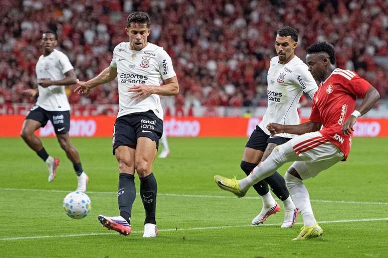 Corintians perdeu por dois gols no Beira-Rio e busca virada hist&oacute;rica em S&atilde;o Paulo. 