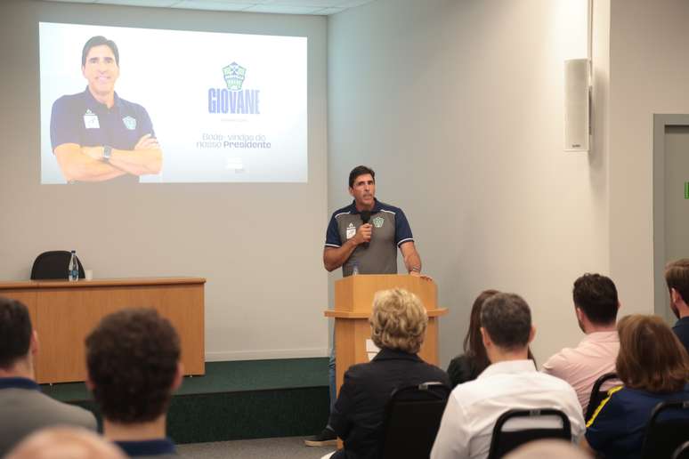Aos 55 anos, Giovane tamb&eacute;m &eacute; o presidente do Joinville V&ocirc;lei