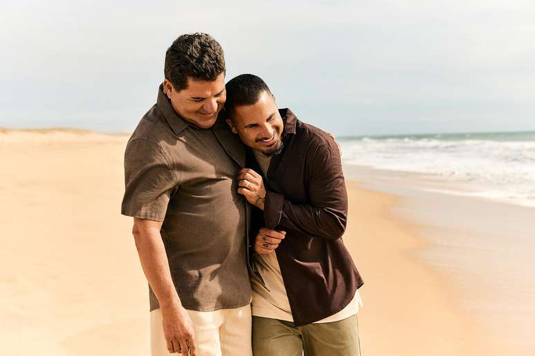 Italo Ferreira e o pai, Luiz Ferreira, tamb&eacute;m conhecido como 'Seu Luizinho'. Em campanha da Riachuelo para o Dia dos Pais, o surfista relembrou o apoio recebido do pai no in&iacute;cio da carreira