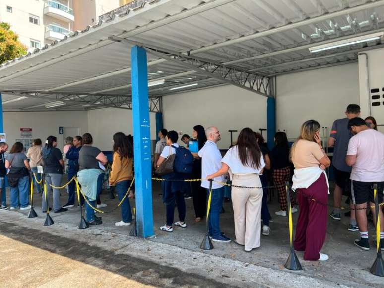 Fila na UBS Vila Santo Estev&atilde;o Doutor Woady Jorge Kalil, na Zona Leste da capital