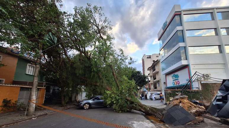 A Defesa Civil estadual enviou alertas para celulares em 24 regi&otilde;es de S&atilde;o Paulo