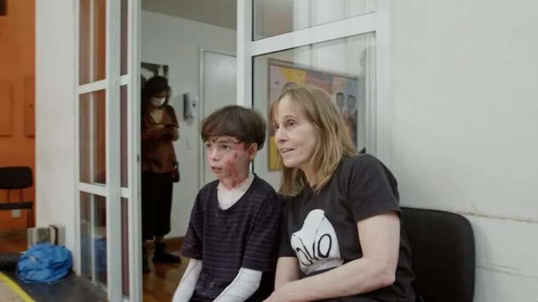 Deborah Colker com o neto no document&aacute;rio 'Viver &eacute; raro'