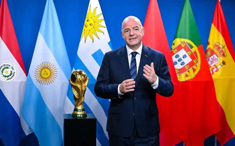 Infantino enfrenta questionamentos ap&oacute;s decis&otilde;es pol&ecirc;micas no comando da Fifa &ndash;