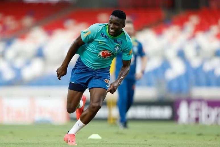 Luiz Henrique em treino da Seleção