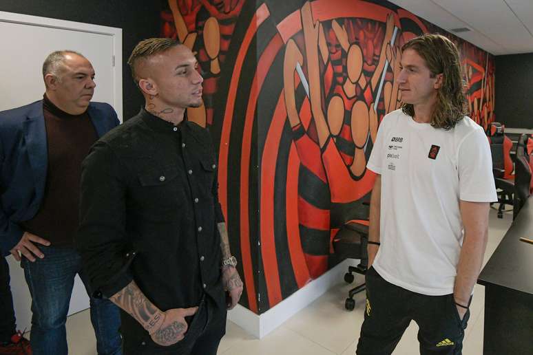 Cebolinha chegando ao Flamengo em 2022; Filipe Lu&iacute;s ainda jogava &ndash;