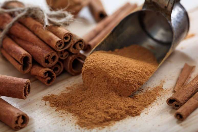 Conhecida por sua energia quente, ativa e expansiva, a canela &eacute; usada h&aacute; s&eacute;culos em rituais 