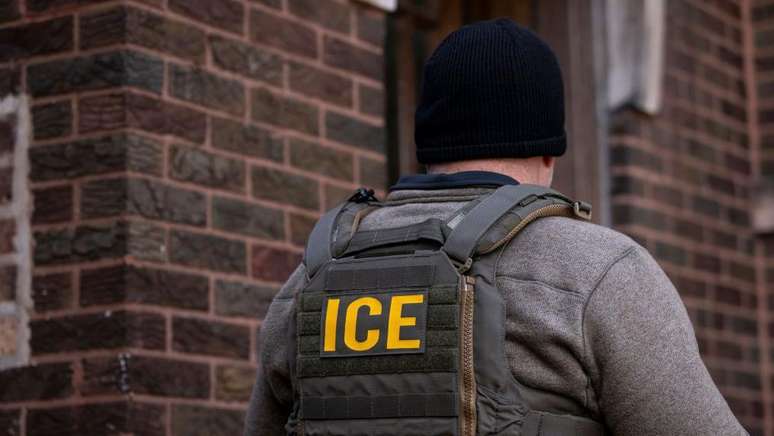 Os irm&atilde;os Nixon e Rolando P&eacute;rez Paz foram detidos por agentes do Servi&ccedil;o de Imigra&ccedil;&atilde;o e Controle de Alf&acirc;ndegas dos Estados Unidos (ICE) em abril do ano passado.