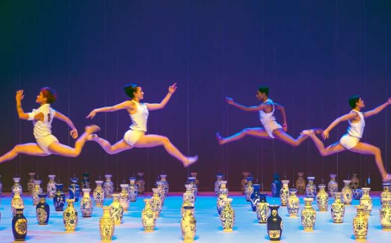 'Vasos', do espet&aacute;culo '4x4' (2002), &eacute; um dos destaques de 'Remix', novo espet&aacute;culo de Deborah Colker