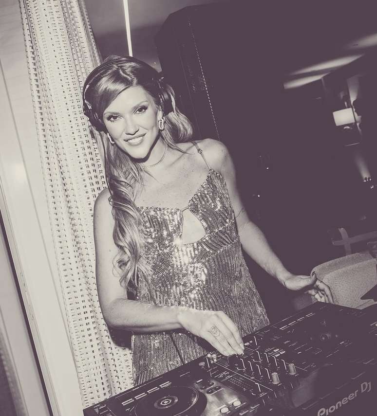 DJ Carol Emmerick (Divulga&ccedil;&atilde;o)