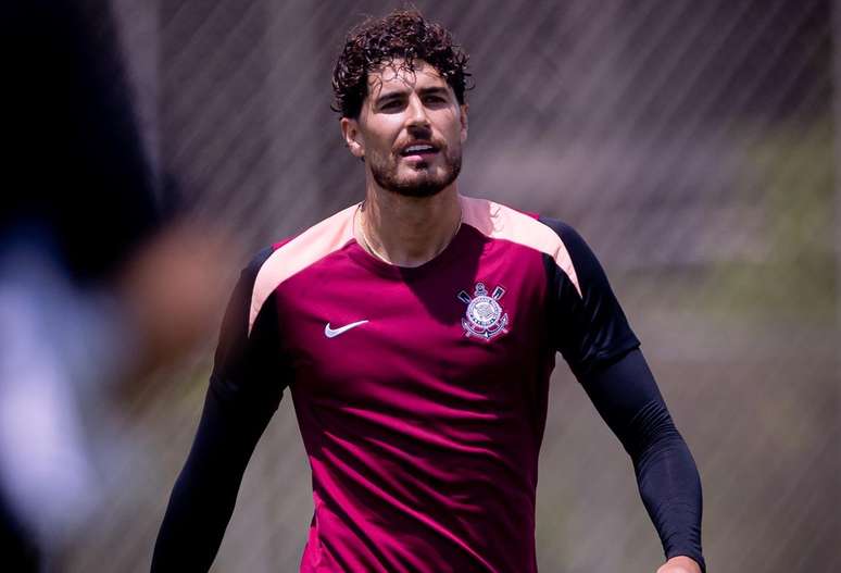 Pedro Raul durante treinamento do Corinthians &ndash;