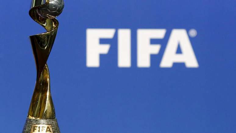 Troféu da Copa do Mundo Feminina da FIFA, que será entregue à seleção campeã no Brasil em 2027.