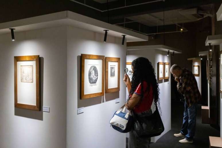 A exibi&ccedil;&atilde;o de Rembrant &eacute; dividida em tr&ecirc;s n&uacute;cleos tem&aacute;ticos: o pessoal, o divino e o humano