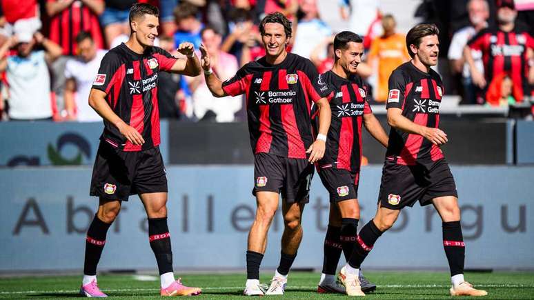 Jogadores do Leverkusen comemoram a vit&oacute;ria sobre o Sevilla &ndash;