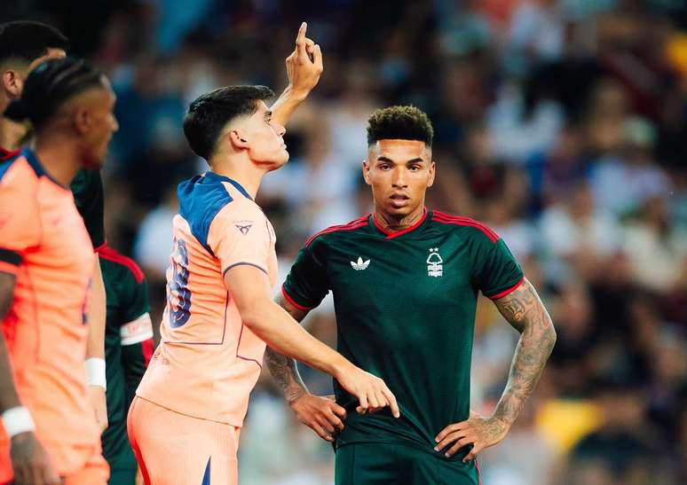 Barcelona em vit&oacute;ria contra o Nottingham Forest de Igor Jesus &ndash;
