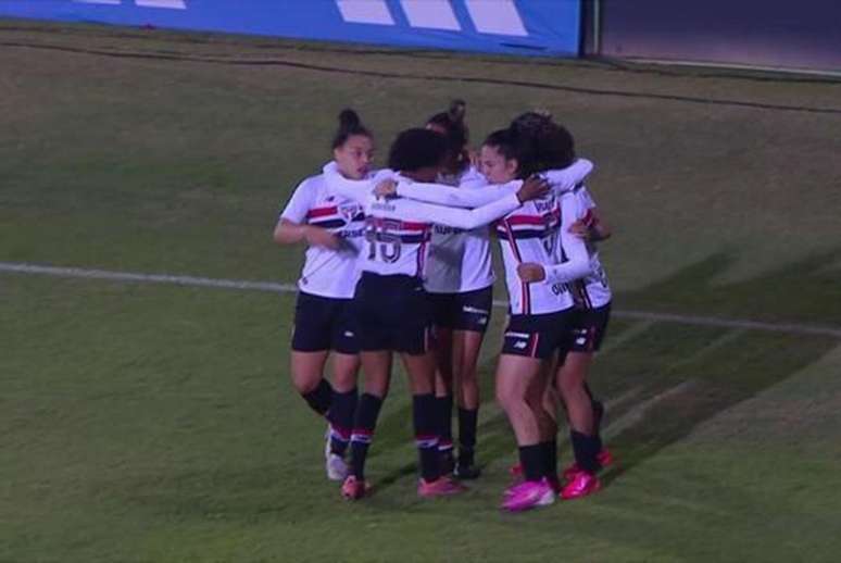 Jogadoras do S&atilde;o Paulo comemoram vit&oacute;ria pelo Campeonato Brasileiro Feminino &ndash;