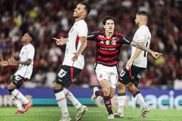 Pedro deitou e rolou em surra do Flamengo sobre o Vit&oacute;ria; revanche saiu na Copa do Brasil &ndash;