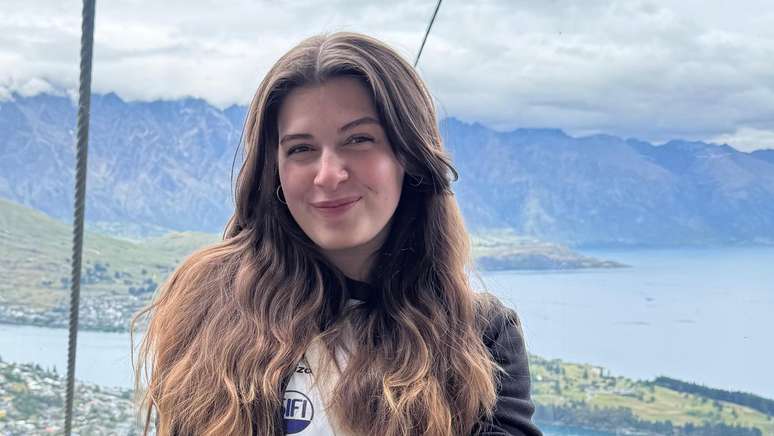 Elena, de 25 anos, diz que seu humor pode ser 'uma montanha-russa' durante a fase l&uacute;tea do ciclo