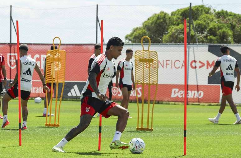Richard Rios durante treinamento do Benfica &ndash;