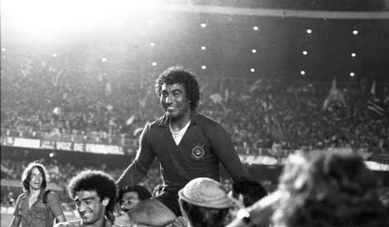 Tobias, ex-goleiro do Corinthians, em 1976, na &ldquo;invas&atilde;o corintiana&rdquo; ao Maracan&atilde; &ndash;