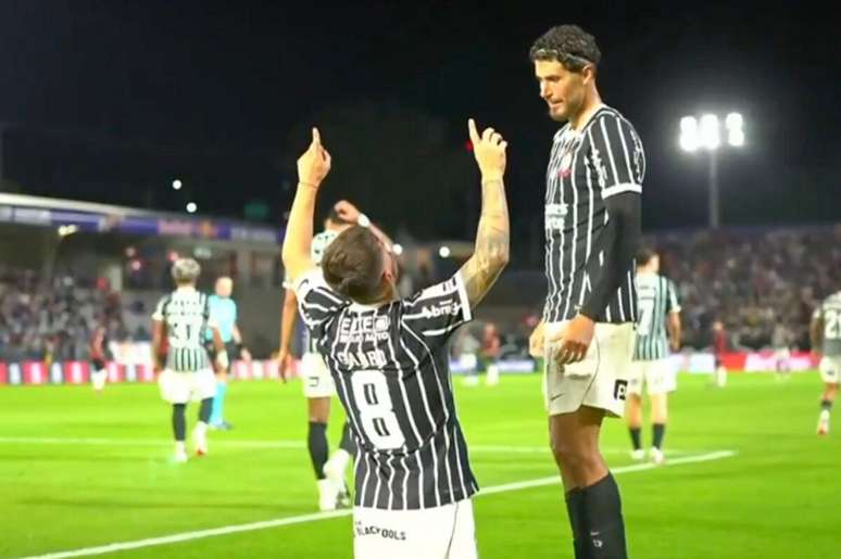 Pedro Raul v&ecirc; Garro comemorar para o Tim&atilde;o &ndash;