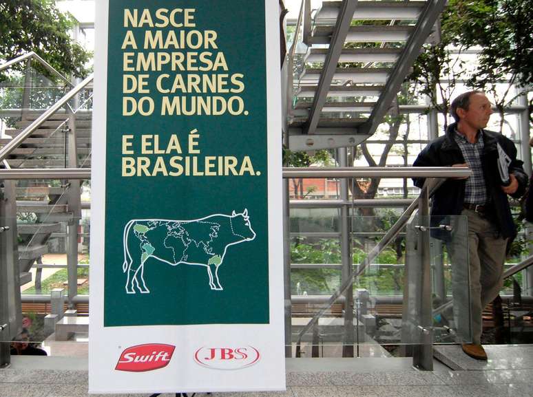 "Nasce a maior empresa de carnes do mundo. E ela &eacute; brasileira", dizia placa na sede da JBS SA em S&atilde;o Paulo, em 2007