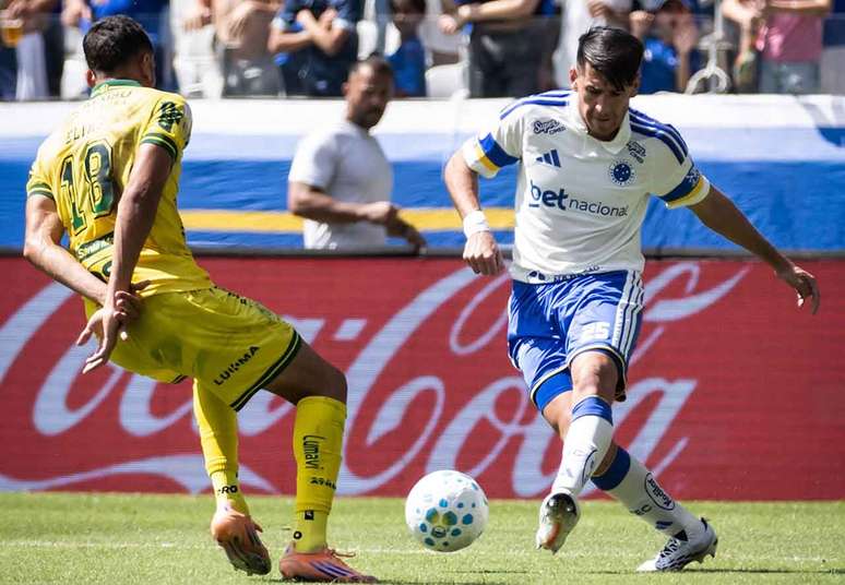 Cruzeiro sobe na tabela e j&aacute; flerta com a parte de cima &ndash;