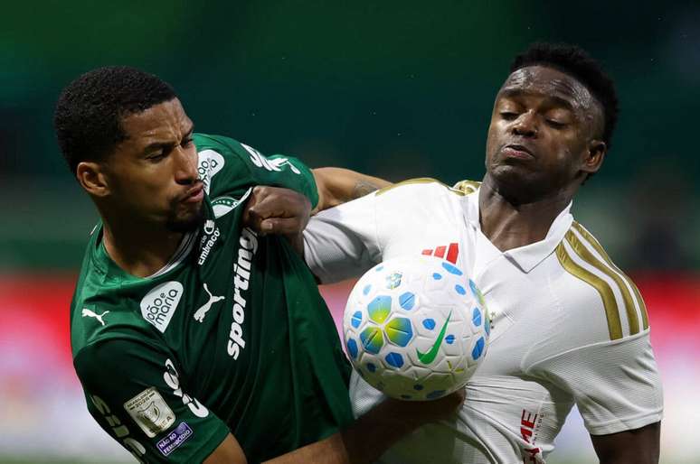 Internacional segura o Palmeiras em pleno Nubank Parque.