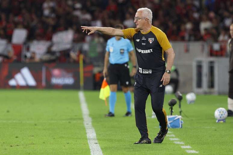 Dorival Junior busca encerrar o jejum de mais de dois meses sem vencer &ndash;