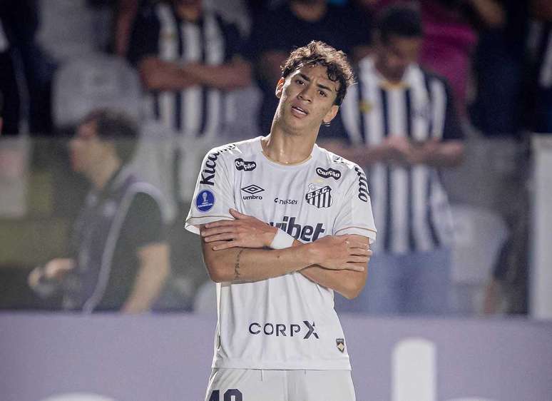 Gabriel Bontempo em a&ccedil;&atilde;o com a camisa do Santos na temporada &ndash;