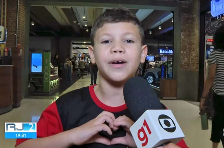 Pequeno torcedor emocionou o pa&iacute;s durante reportagem exibida pela Globo no Dia dos Pais &ndash;