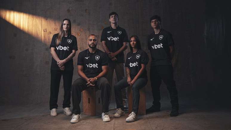 Botafogo lan&ccedil;ou a nova camisa no m&ecirc;s passado &ndash;