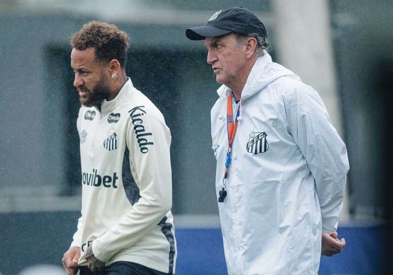 Neymar conversa com Cuca durante treino do Santos &ndash;