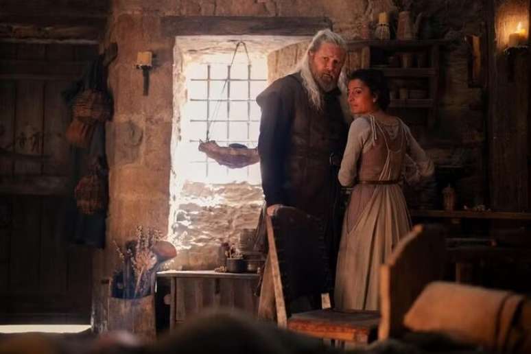 Kat, esposa de Hugh Hammer, morre em meio ao caos da Batalha de Tumbleton