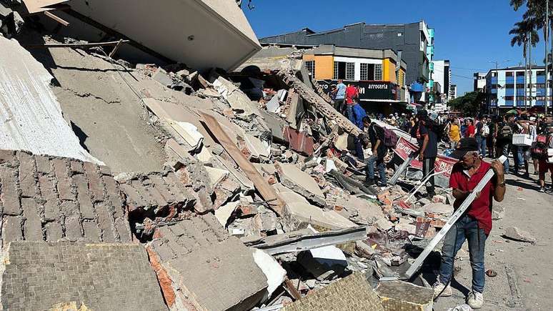 Danos causados ​​pelo terremoto na cidade de Pereira