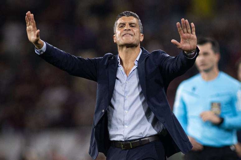 Pedro Emanuel elogiou o goleiro do Vasco &ndash;