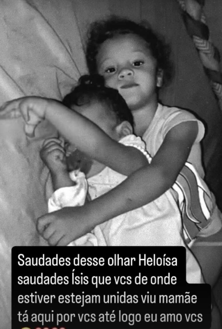 M&atilde;e publicou homenagem &agrave;s filhas nas redes sociais.