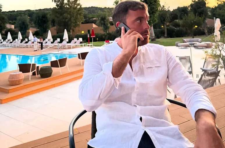 Romano disse que j&aacute; chegou a ficar 17h por dia usando o celular no per&iacute;odo de transfer&ecirc;ncias &ndash;