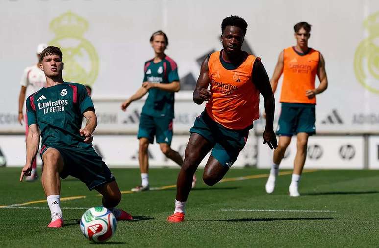 Vini Jr durante treinamento na pr&eacute;-temporada do clube merengue &ndash;