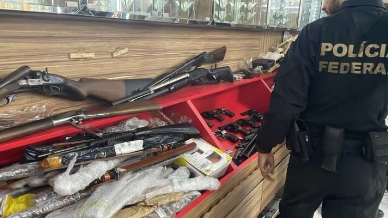 Armas encontradas durante cumprimento de mandado em endere&ccedil;o de Raimundo Cutrim, em julho