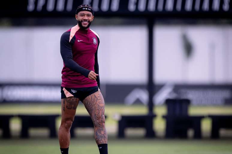 Memphis Depay ainda n&atilde;o renovou o seu contrato com o Corinthians &ndash;