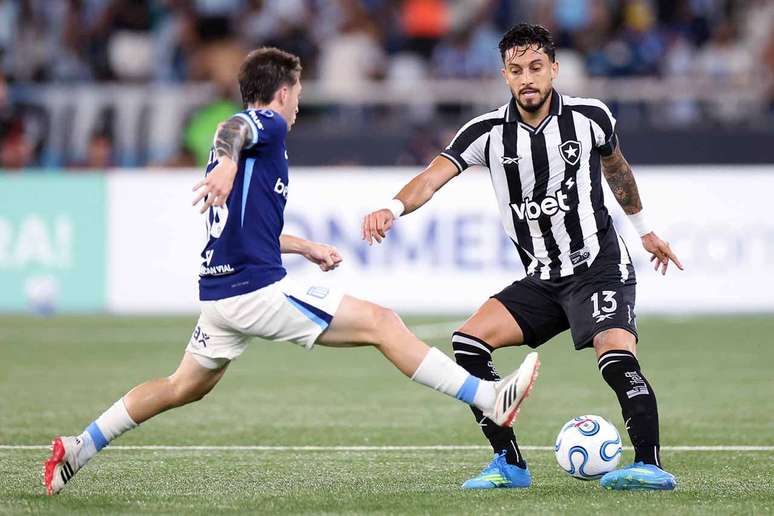Telles soma 100 jogos pelo Mais Tradicional e pode levantar mais uma ta&ccedil;a no fim do ano &ndash;