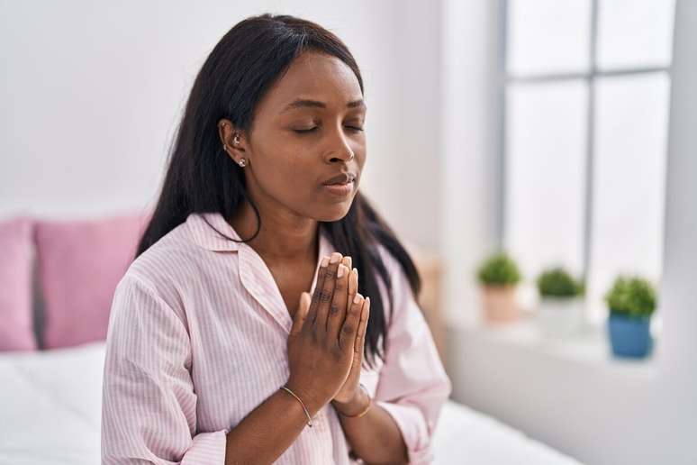 Ora&ccedil;&otilde;es &agrave; Nossa Senhora da Cabe&ccedil;a rogam por sua intercess&atilde;o contra dores de cabe&ccedil;a 