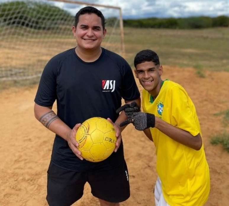 Luva de Pedreiro e Allan Jesus durante o per&iacute;odo em que trabalharam juntos &ndash;