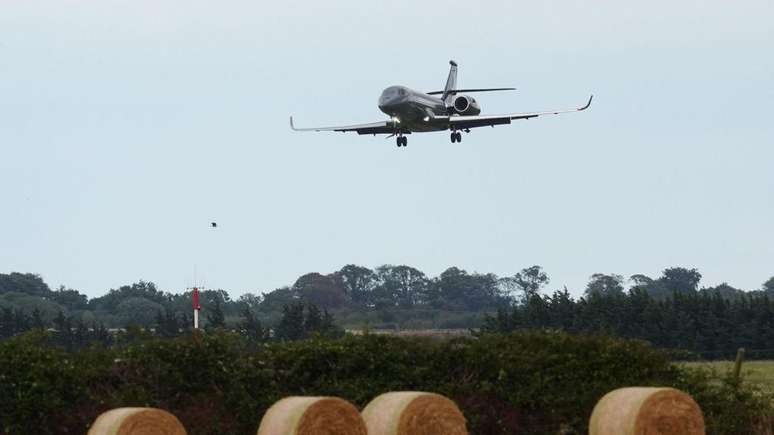 Avi&atilde;o do governo irland&ecirc;s que teria transportado Kinahan aterrissa em Dublin